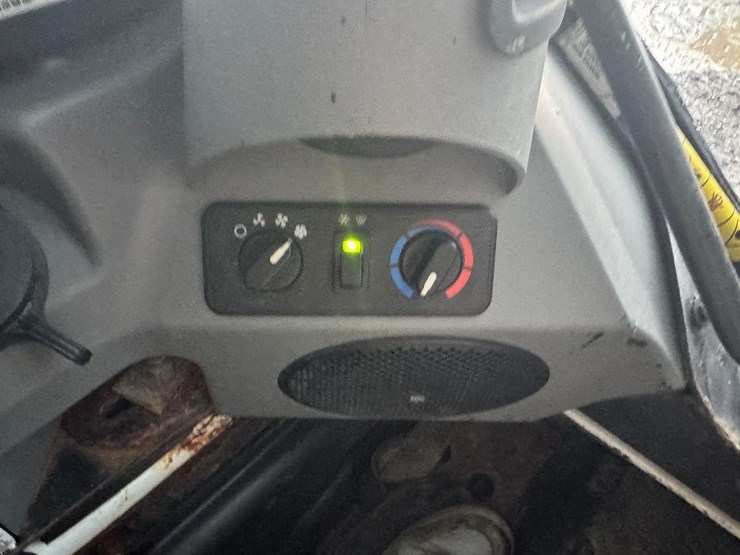 2017-bobcat-s550-image-23