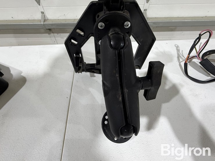 john-deere-cab-mounting-brackets-&-cab-accessories-image-17