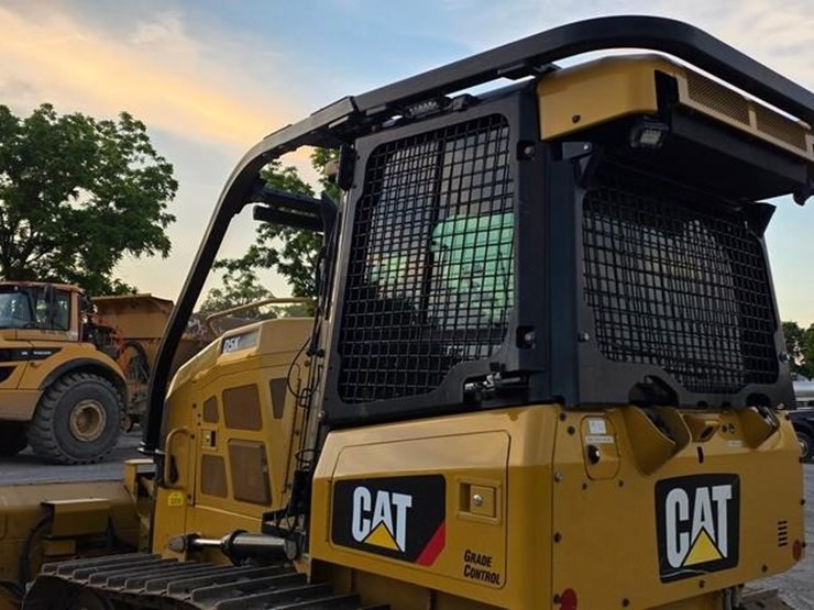 2017-caterpillar-d5k2-xl-image-27