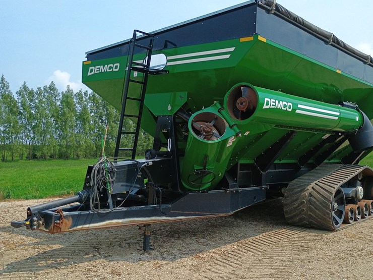 2022-demco-2200-grain-cart-image-1