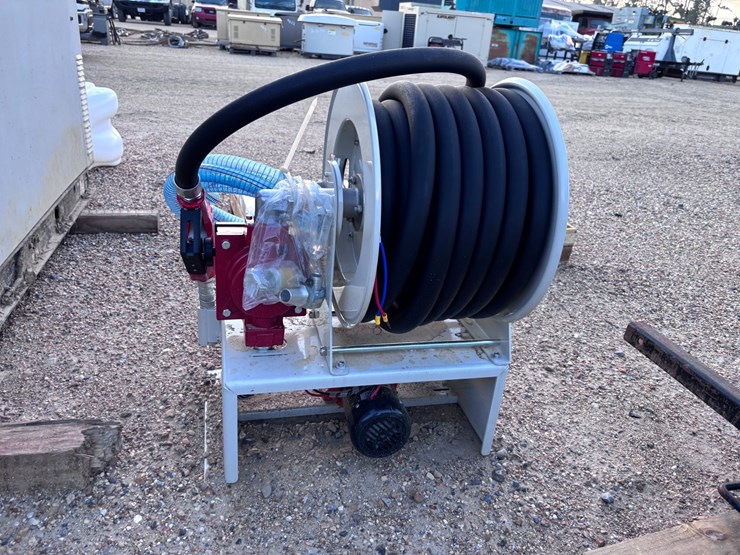 #3531-•-fuel-pump-with-hose-reel-and-nozzle-image-3