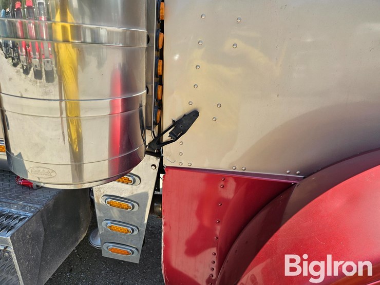 1995-peterbilt-379-image-14