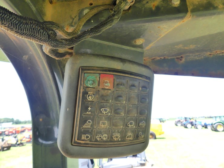 2014-deere-700k-lgp-image-17