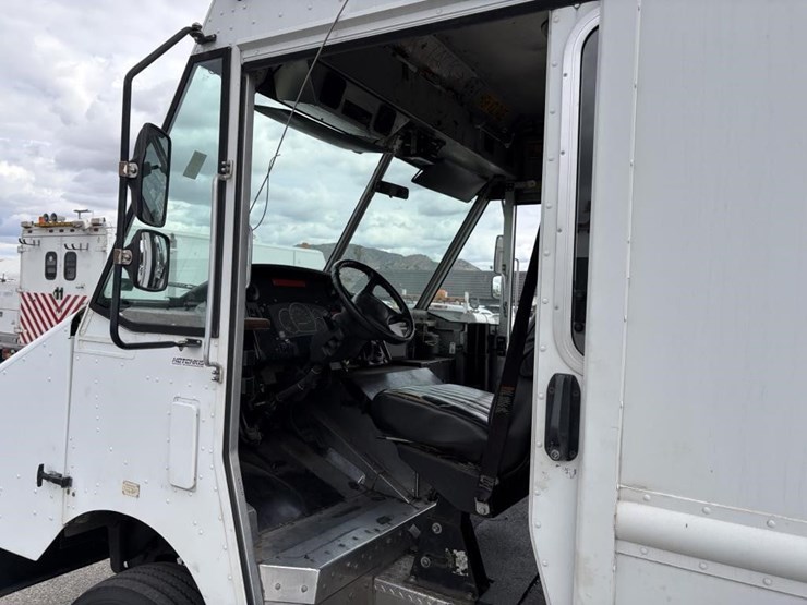 2008-workhorse-w62-image-22