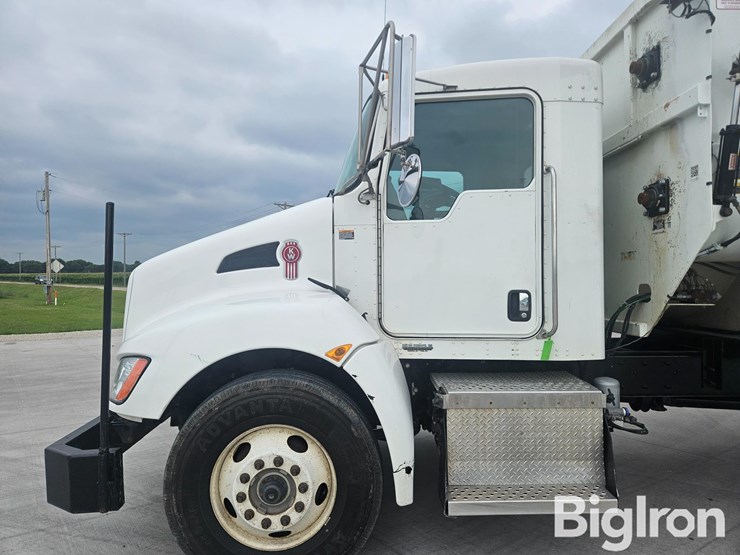 2013-kenworth-t370-image-11