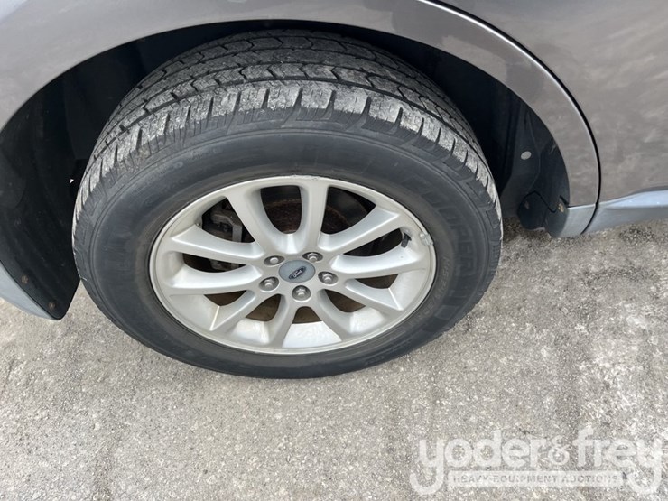 2010-ford-edge-image-9