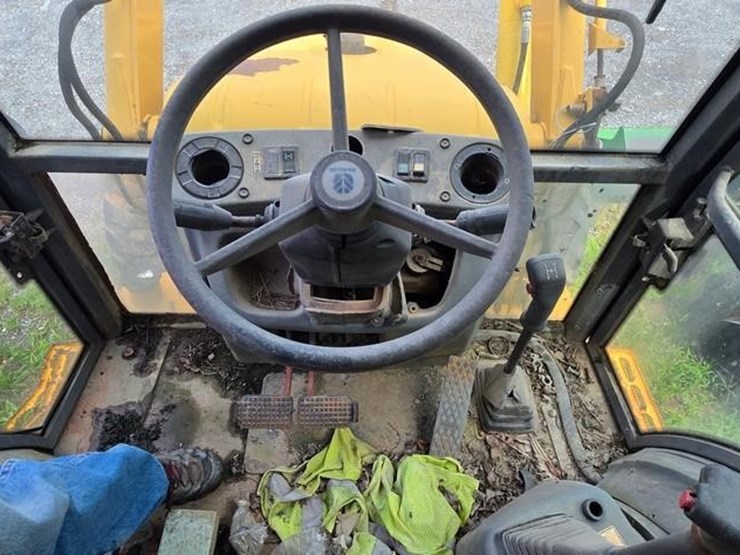 new-holland-555e-image-46