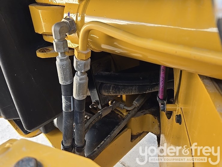 2016-caterpillar-140m3-awd-image-35
