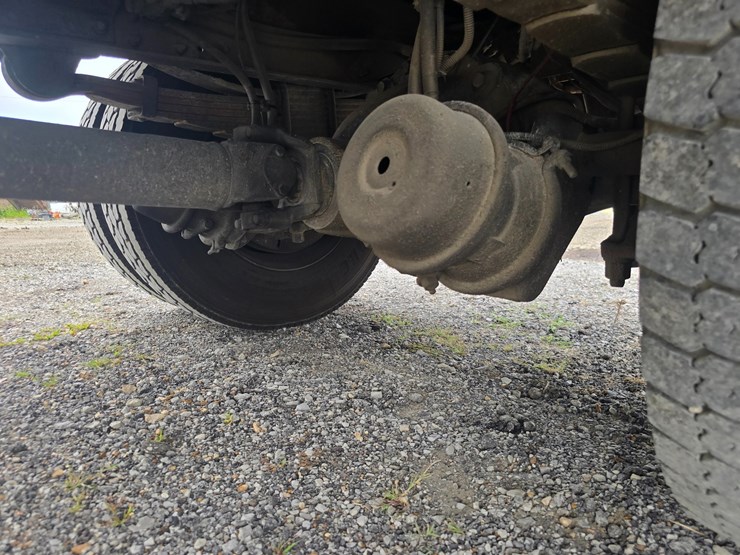 2006-freightliner-m2-106-image-62