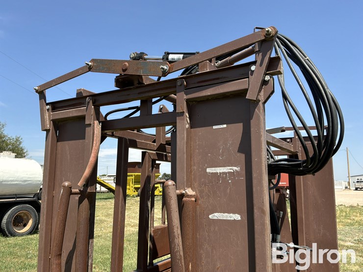 blattner-hydraulic-livestock-squeeze-chute-image-10