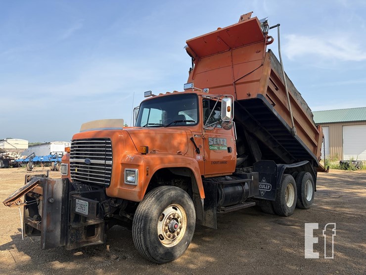 1996-ford-lt9000-image-1