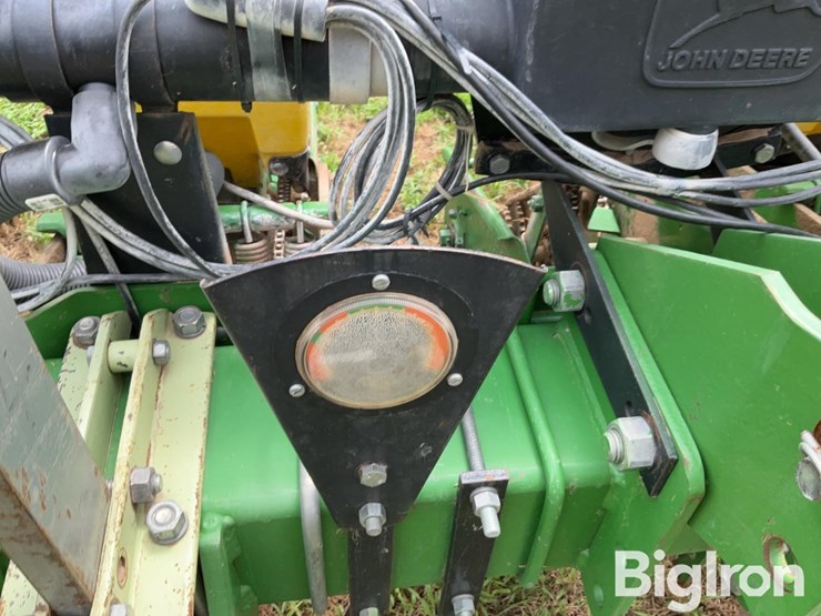 john-deere-12-image-10