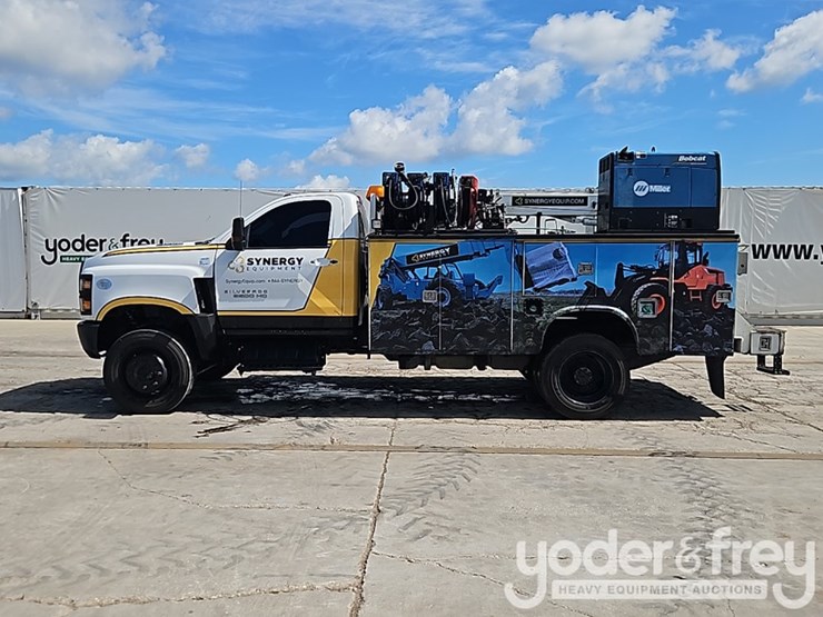2021-chevrolet-silverado-5500hd-image-3