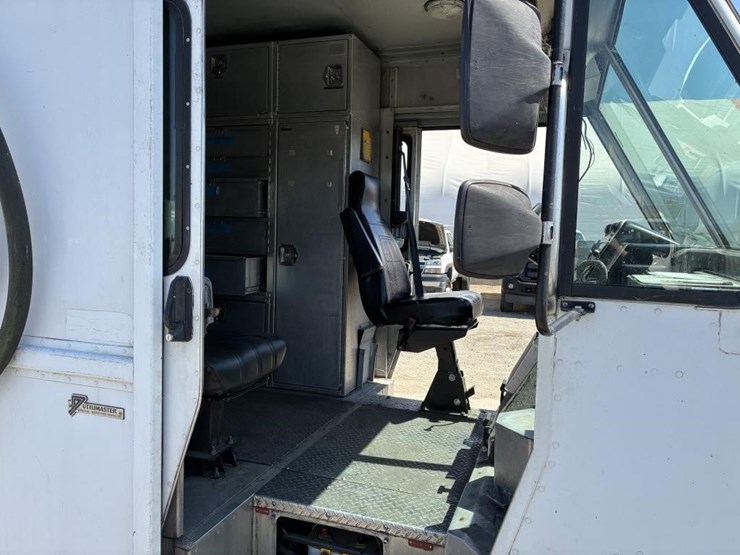 2003-workhorse-p42-image-10