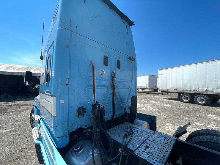 #111-•-2013-freightliner-semi-tractor-(has-wi-title)-(denmark,-wi)-image-14
