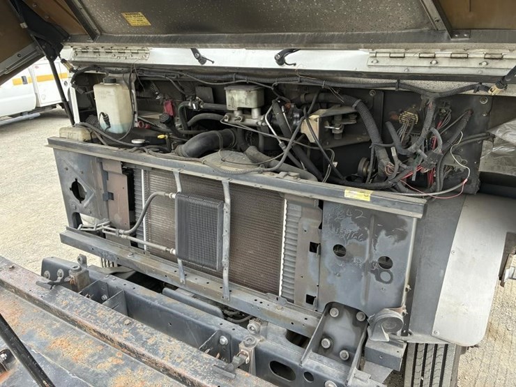 2002-workhorse-p42-image-7