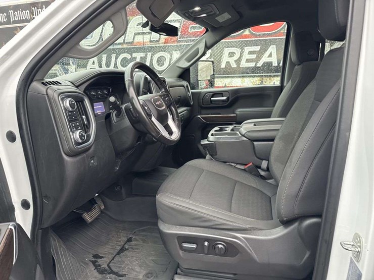 2022-gmc-sierra-2500-image-12