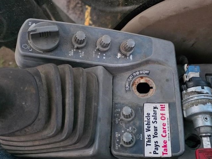 2011-deere-240d-lc-image-92
