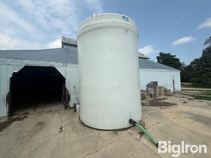 ace-roto-mold-7,000-gal-vertical-tank-image-3