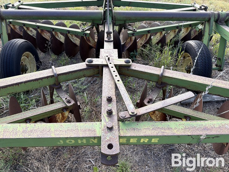 john-deere-12-image-16