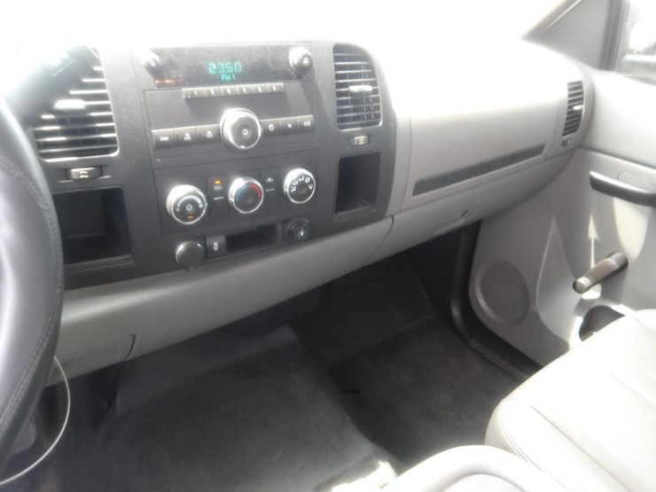 2013-chevrolet-silverado-2500-image-22
