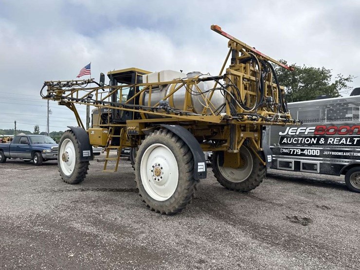 ag-chem-rogator-864-self-propelled-row-crop-spraye-image-2