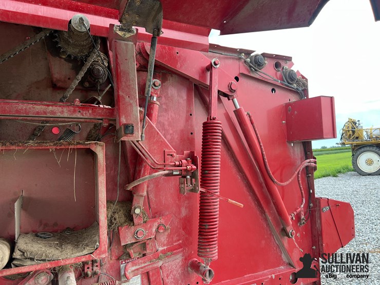 new-holland-br770-image-18
