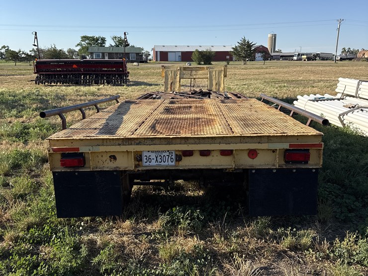 1979-transport-pfgtx-t1-35dw-tri/a-folding-neck-lowboy-image-6