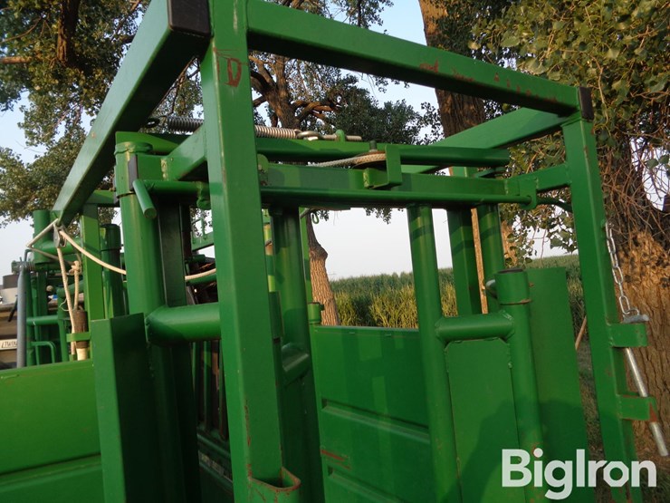 real-tuff-cattle-working-chute-image-16