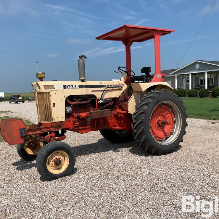 1965 Case 730 Comfort King 2WD Tractor