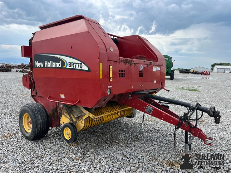 new-holland-br770-image-3