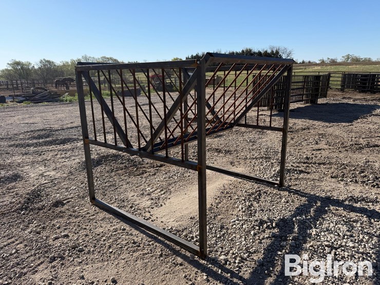 standing-hay-feeder-image-7