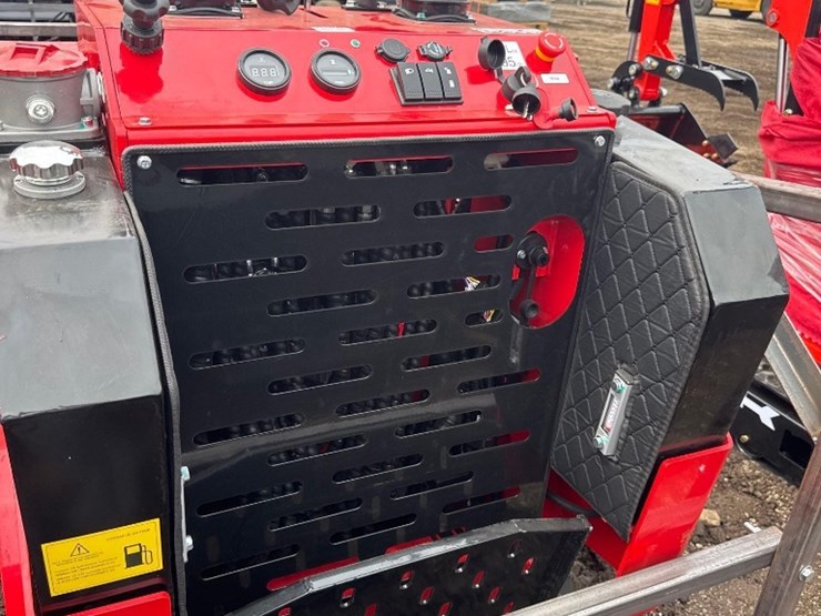new-sd-lanch-co-mini-diesel-stand-on-skidloader-model-ssl1500-image-7