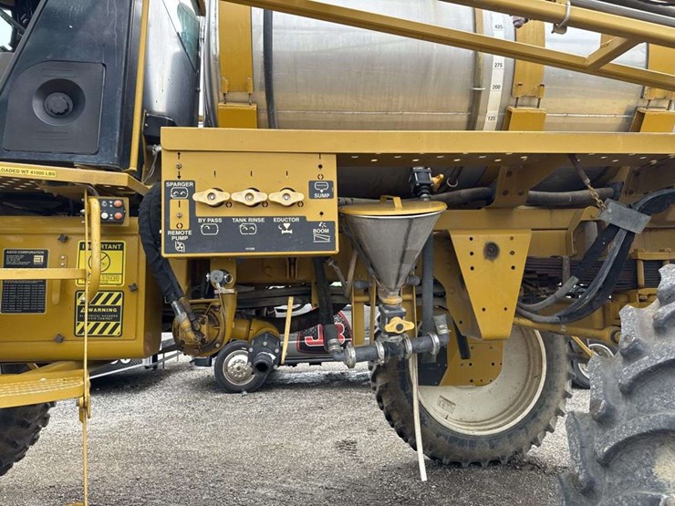 ag-chem-rogator-864-self-propelled-row-crop-spraye-image-11