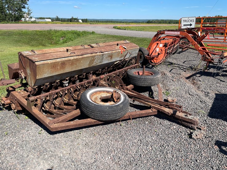 #640-•-brillion-300-seeder-(mason,-wi)-image-2