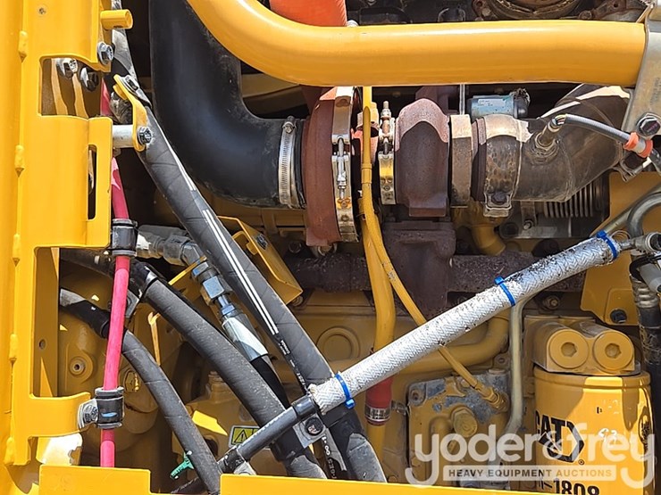 2016-caterpillar-140m3-awd-image-57
