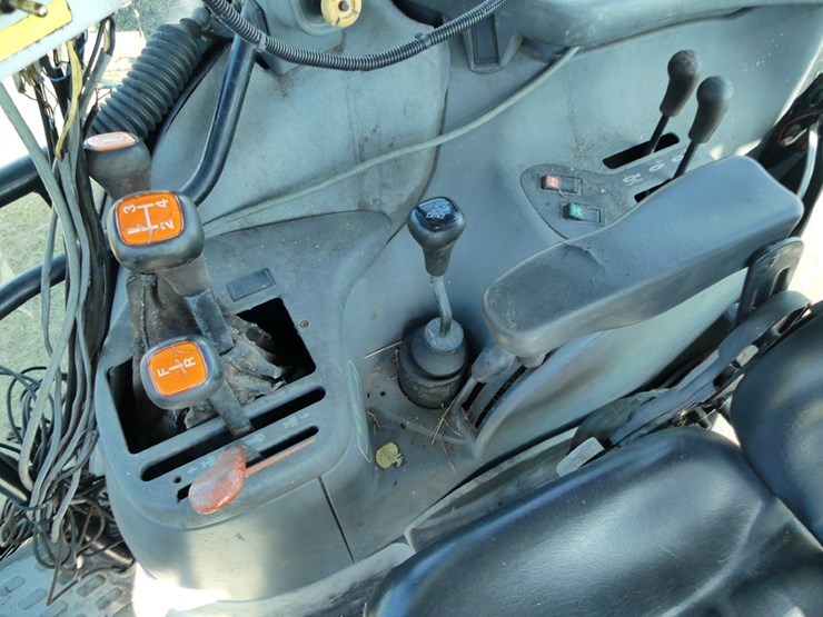 new-holland-ts110-image-16