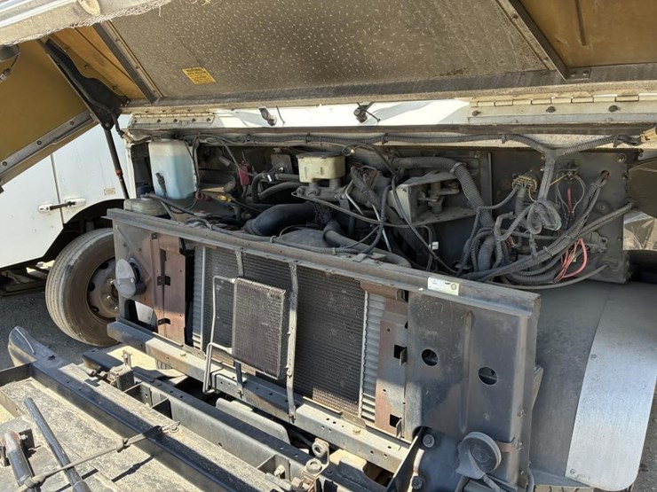 2002-workhorse-p42-image-7