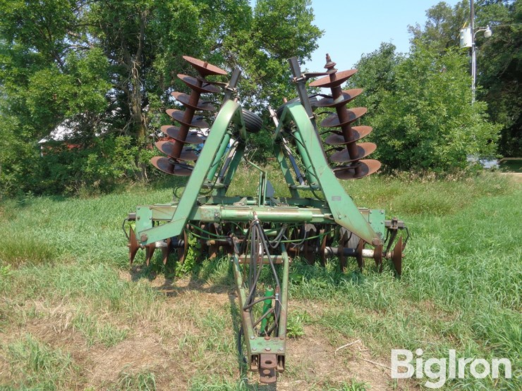 john-deere-235-image-2