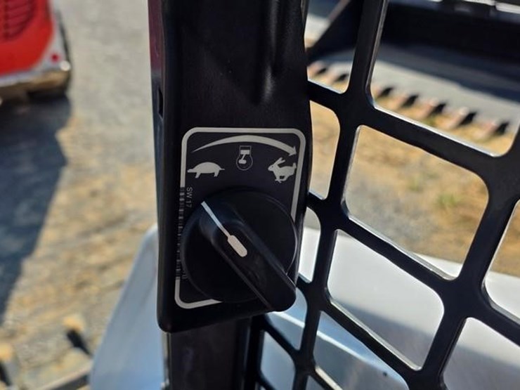 2019-bobcat-t595-image-52