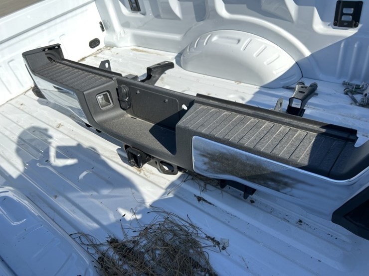 2025-ford-f350-image-7