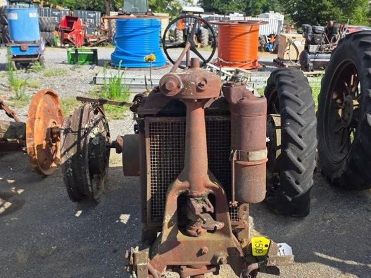 farmall-f14-tractor-(not-running)-image-17