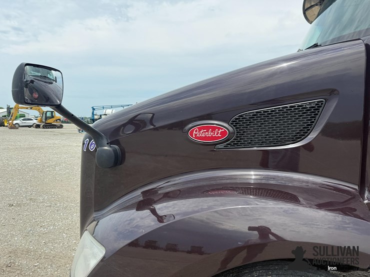 2020-peterbilt-579-image-13