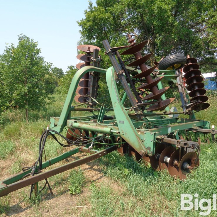 JOHN DEERE 235