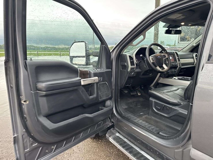 2021-ford-f250-lariat-image-12