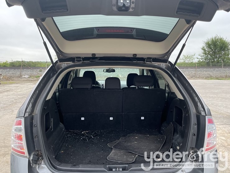 2010-ford-edge-image-32