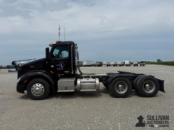 2020-peterbilt-579-image-8