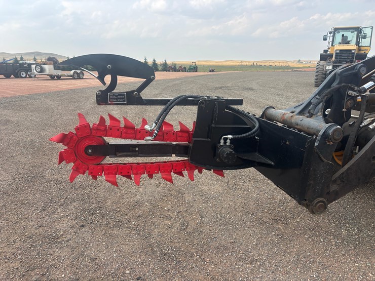 2024-giyi-trencher-image-1