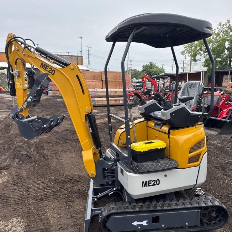 New SD Lanch Co Mini DIESEL Excavator Model ME20