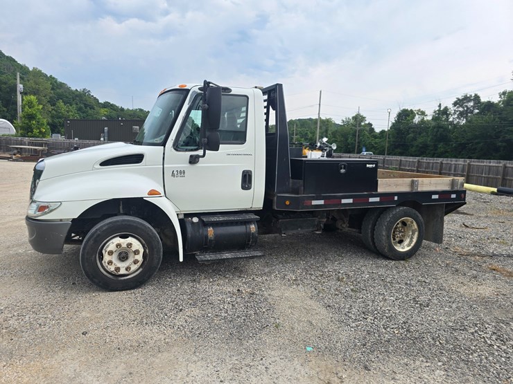 2006-international-durastar-4300-image-4